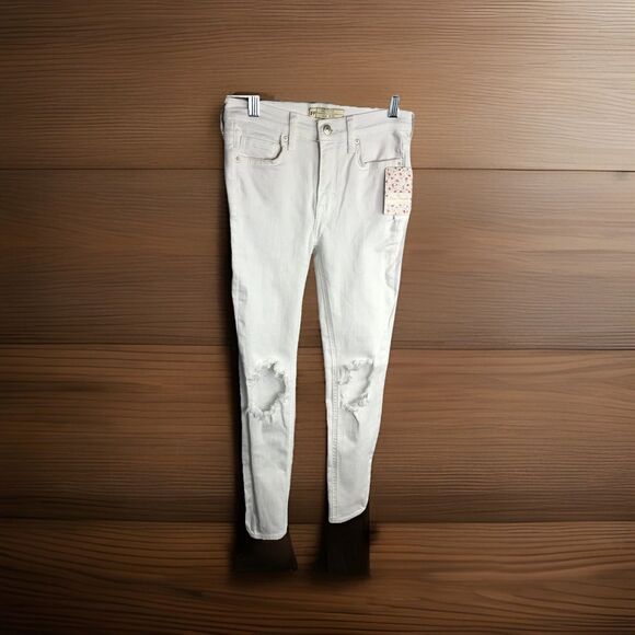 Free People Denim - Free People Women's Distressed Skinny Jeans White Cropped Raw Knee Rips